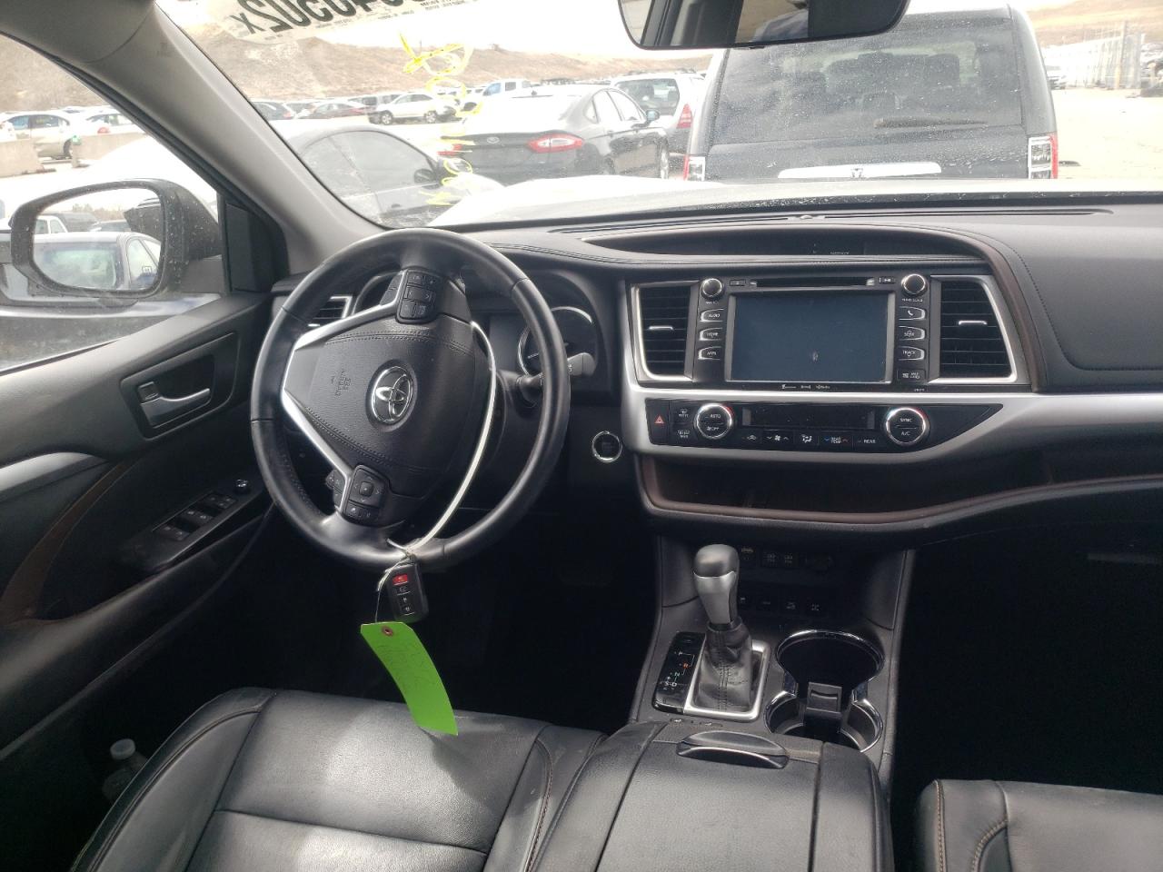 Фото 9 с аукциона – 2017 TOYOTA HIGHLANDER с VIN 5TDJZRFH5HS522238