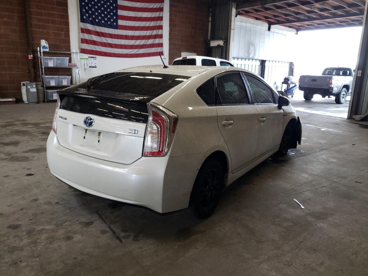 Photo 4 from auction – 2015 TOYOTA PRIUS with VIN JTDKN3DU5F1927412