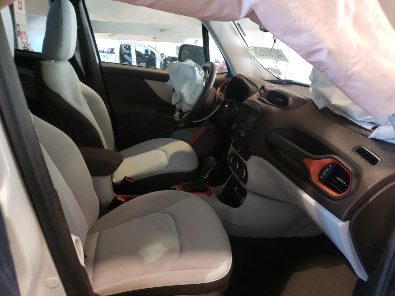 Photo 5 from auction – 2017 JEEP RENEGADE L with VIN ZACCJABB8HPG52028