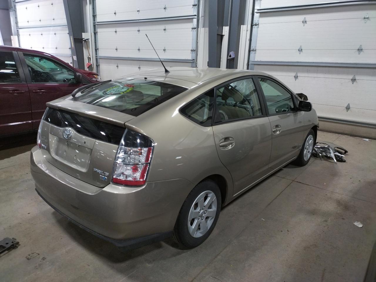 Photo 4 from auction – 2005 TOYOTA PRIUS with VIN JTDKB20U053006131