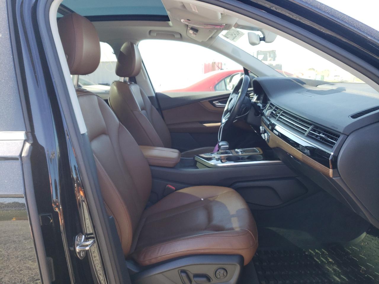 Photo 5 from auction – 2017 AUDI Q7 PRESTIG with VIN WA1VAAF75HD012799