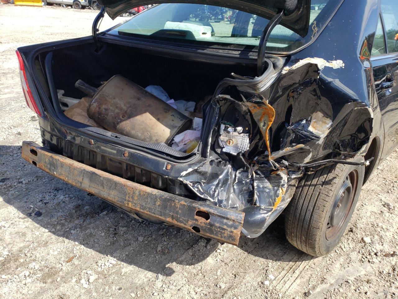 Photo 9 from auction – 2004 TOYOTA CAMRY LE with VIN 4T1BE32K74U375162
