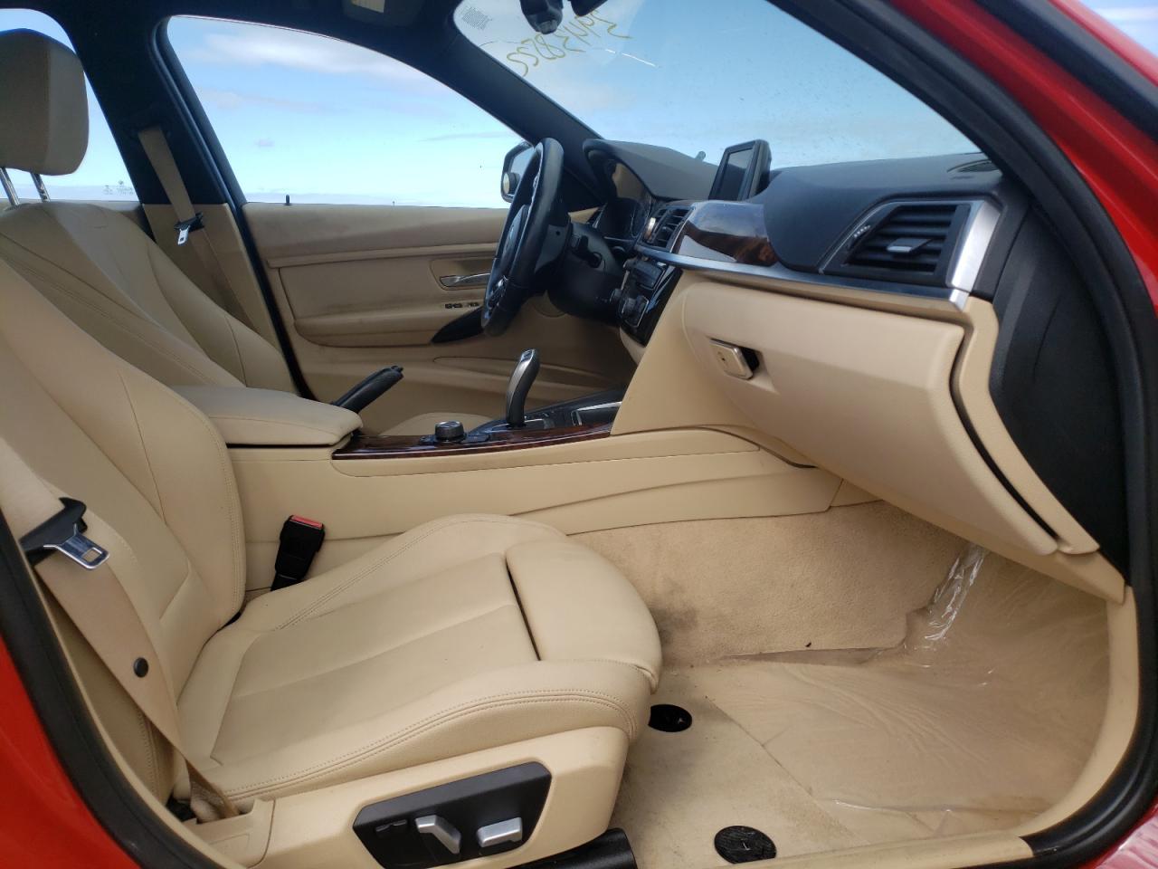Photo 5 from auction – 2016 BMW 320 I with VIN WBA8E1G53GNT36229