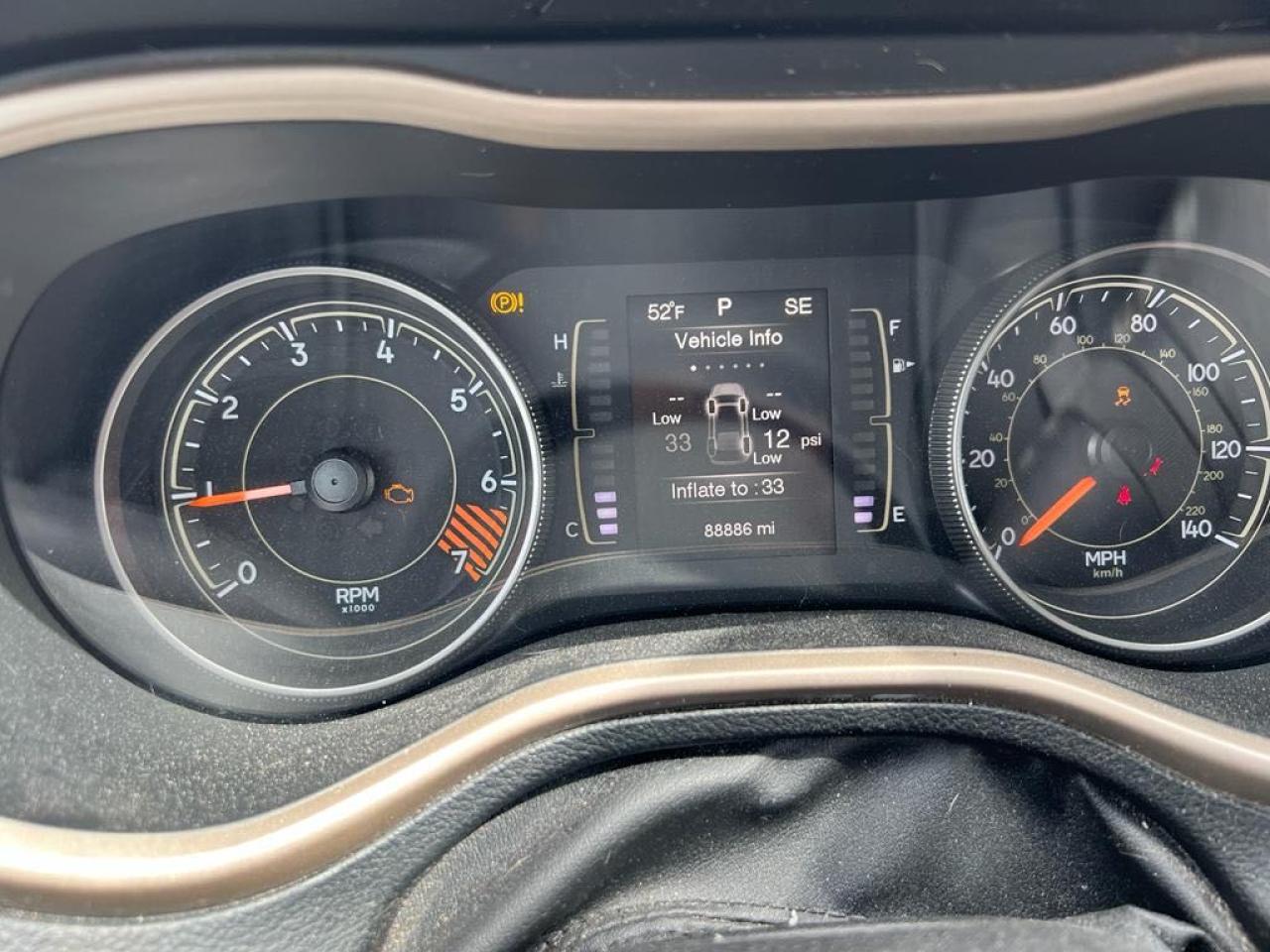 Photo 8 from auction – 2015 JEEP CHEROKEE L with VIN 1C4PJLCB4FW699827