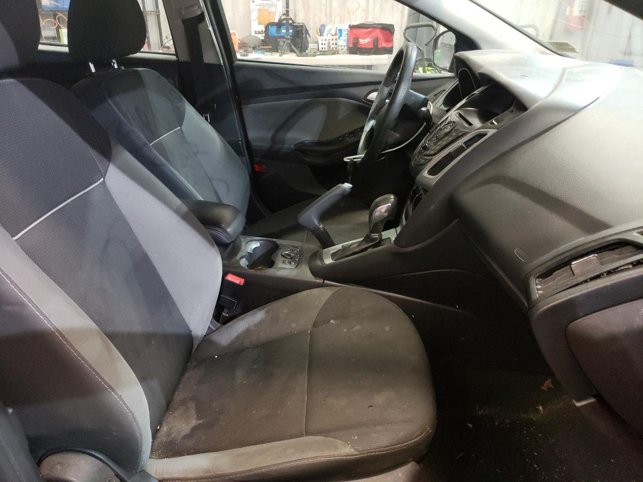 Zdjęcie 5 z aukcji – 2014 FORD FOCUS SE z VIN 1FADP3F24EL226593