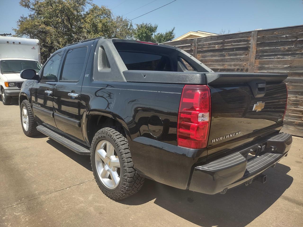 Photo 3 from auction – 2007 CHEVROLET AVALANCHE with VIN 3GNFK123X7G270898