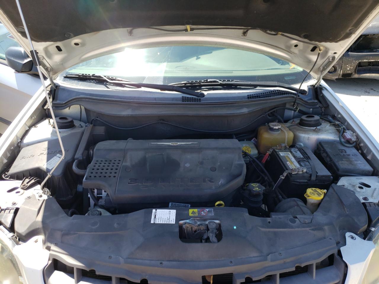 Photo 7 from auction – 2005 CHRYSLER PACIFICA with VIN 2C8GF48495R535562