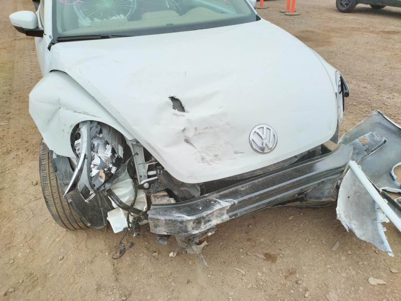 Photo 9 from auction – 2014 VOLKSWAGEN BEETLE with VIN 3VWJL7AT2EM658188