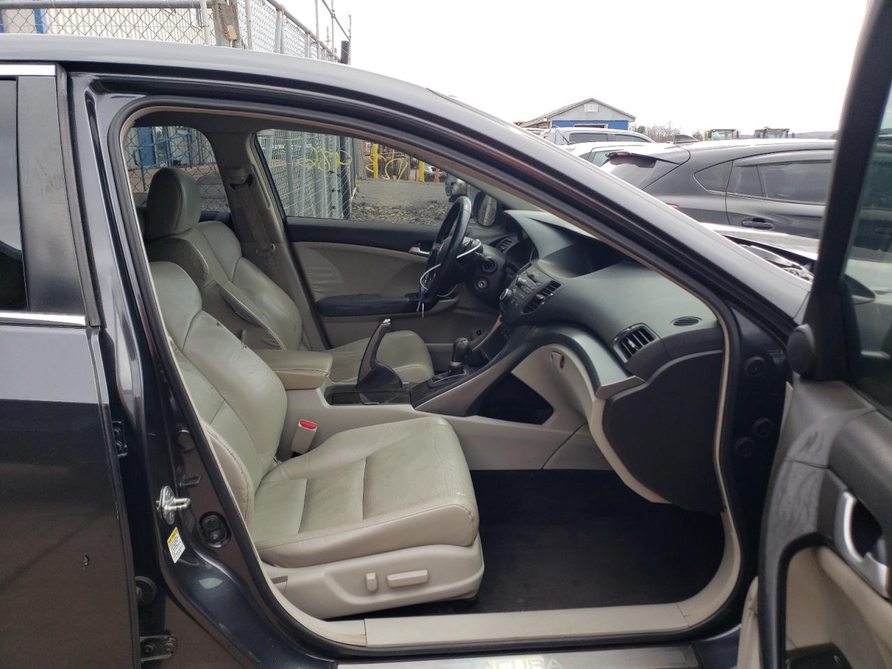 Photo 5 from auction – 2013 ACURA TSX with VIN JH4CU2F42DC013472