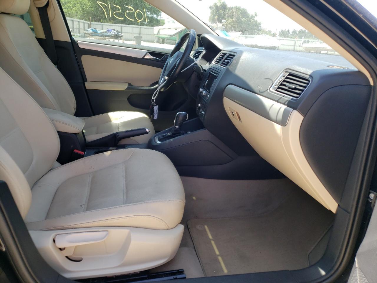 Photo 5 from auction – 2012 VOLKSWAGEN JETTA SEL with VIN 3VWLX7AJ6CM323685