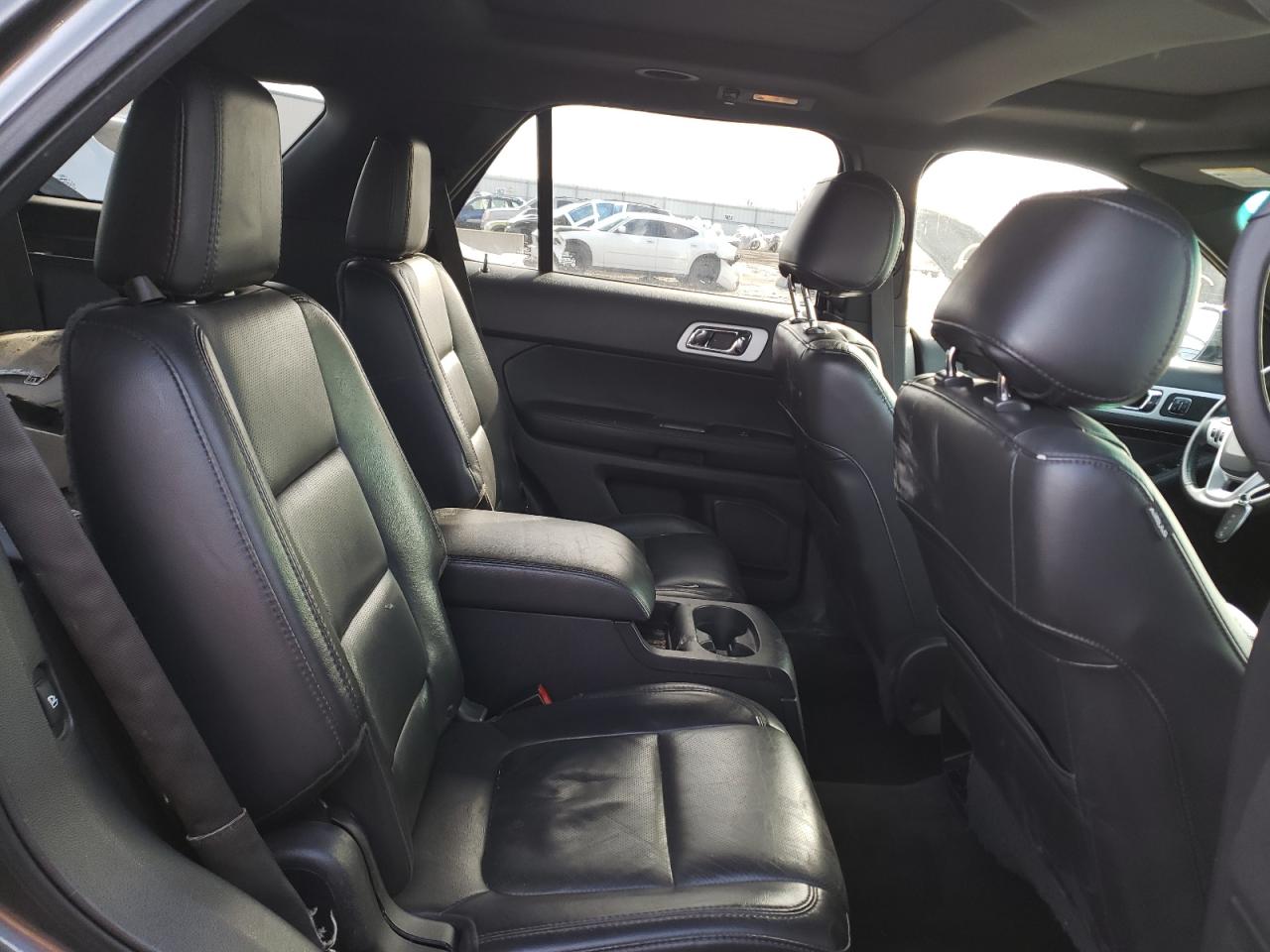 Photo 6 from auction – 2015 FORD EXPLORER L with VIN 1FM5K8F87FGB00376