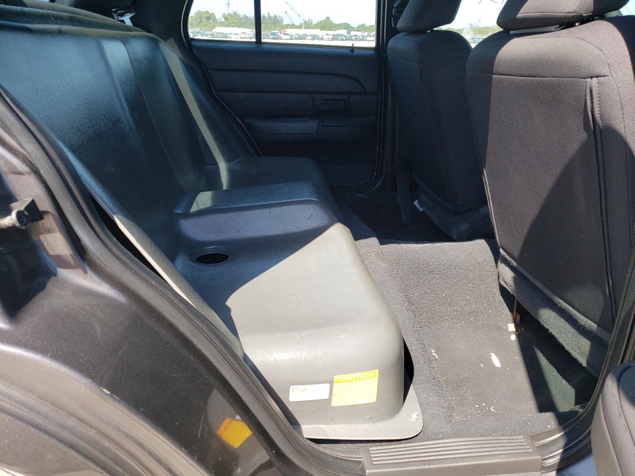 Photo 6 from auction – 2003 FORD CROWN VICT with VIN 2FAFP71W13X131757