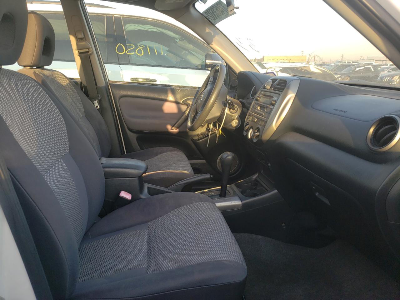 Photo 5 from auction – 2004 TOYOTA RAV4 with VIN JTEGD20V440012454