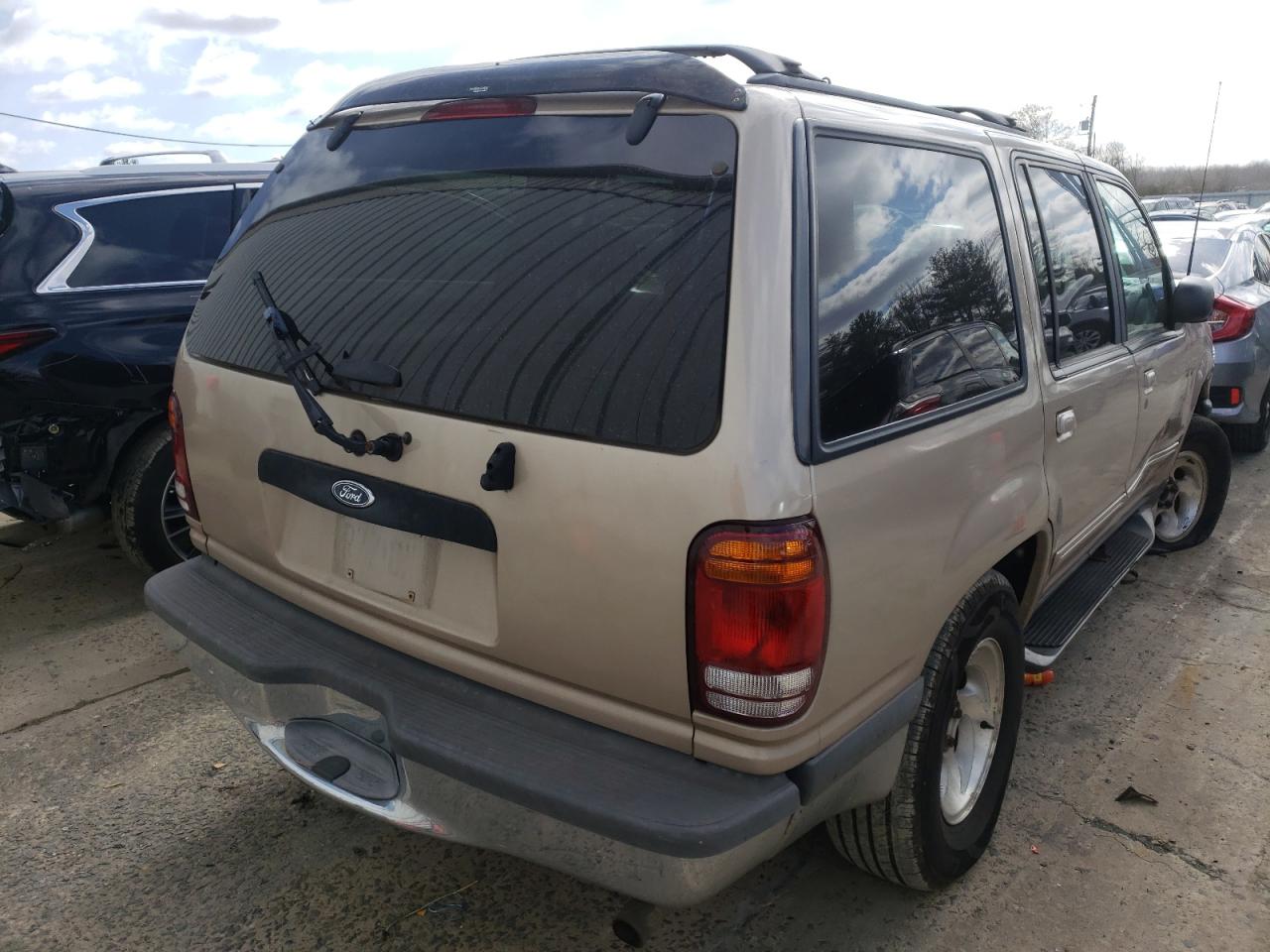 Photo 4 from auction – 1998 FORD EXPLORER with VIN 1FMZU34E2WZB51697