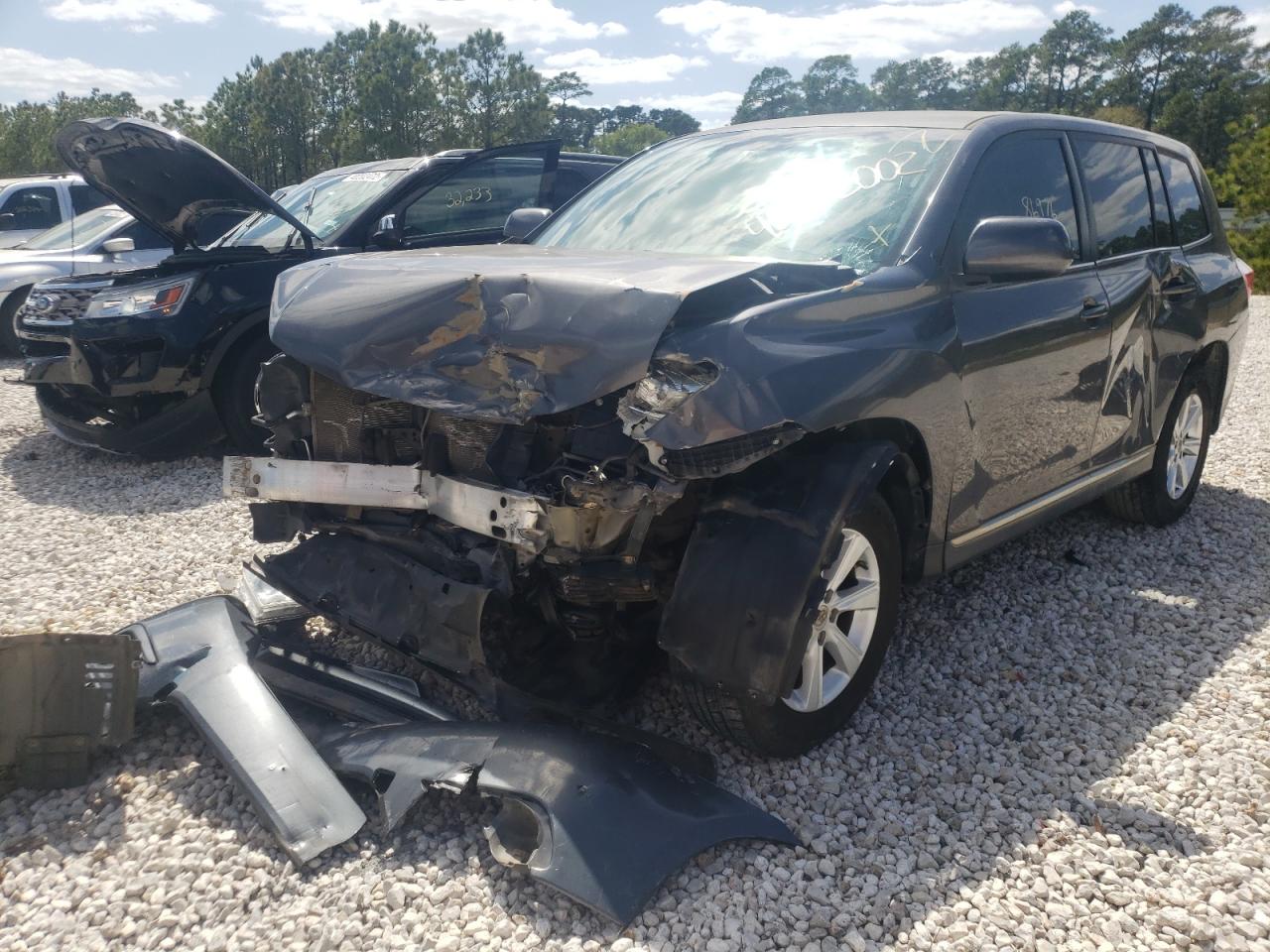 Photo 2 from auction – 2013 TOYOTA HIGHLANDER with VIN 5TDZK3EH0DS120403
