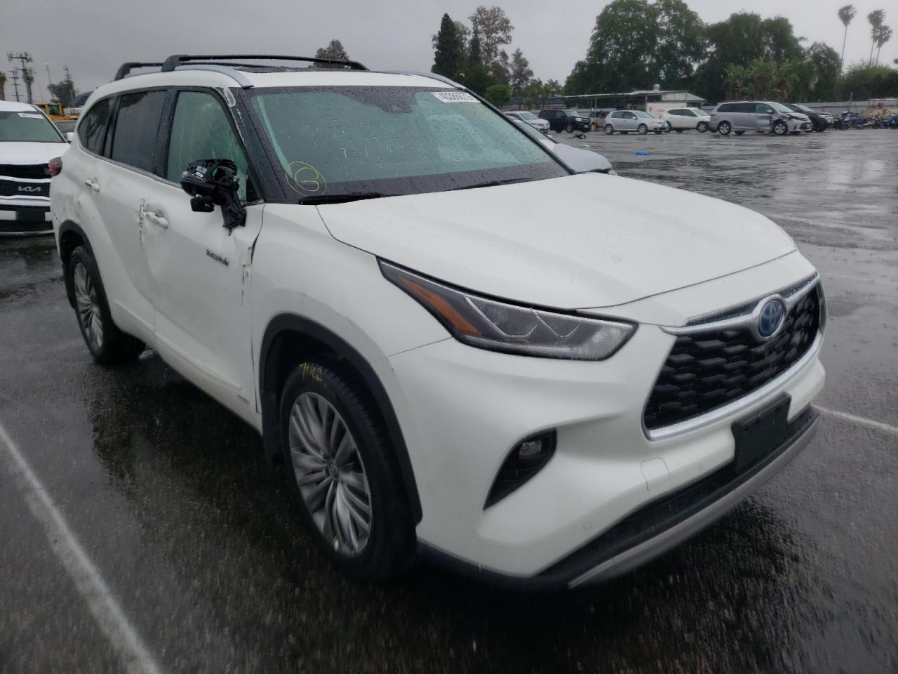 TOYOTA HIGHLANDER 2021 with VIN 5TDEBRCH9MS014763 - Photo from auction