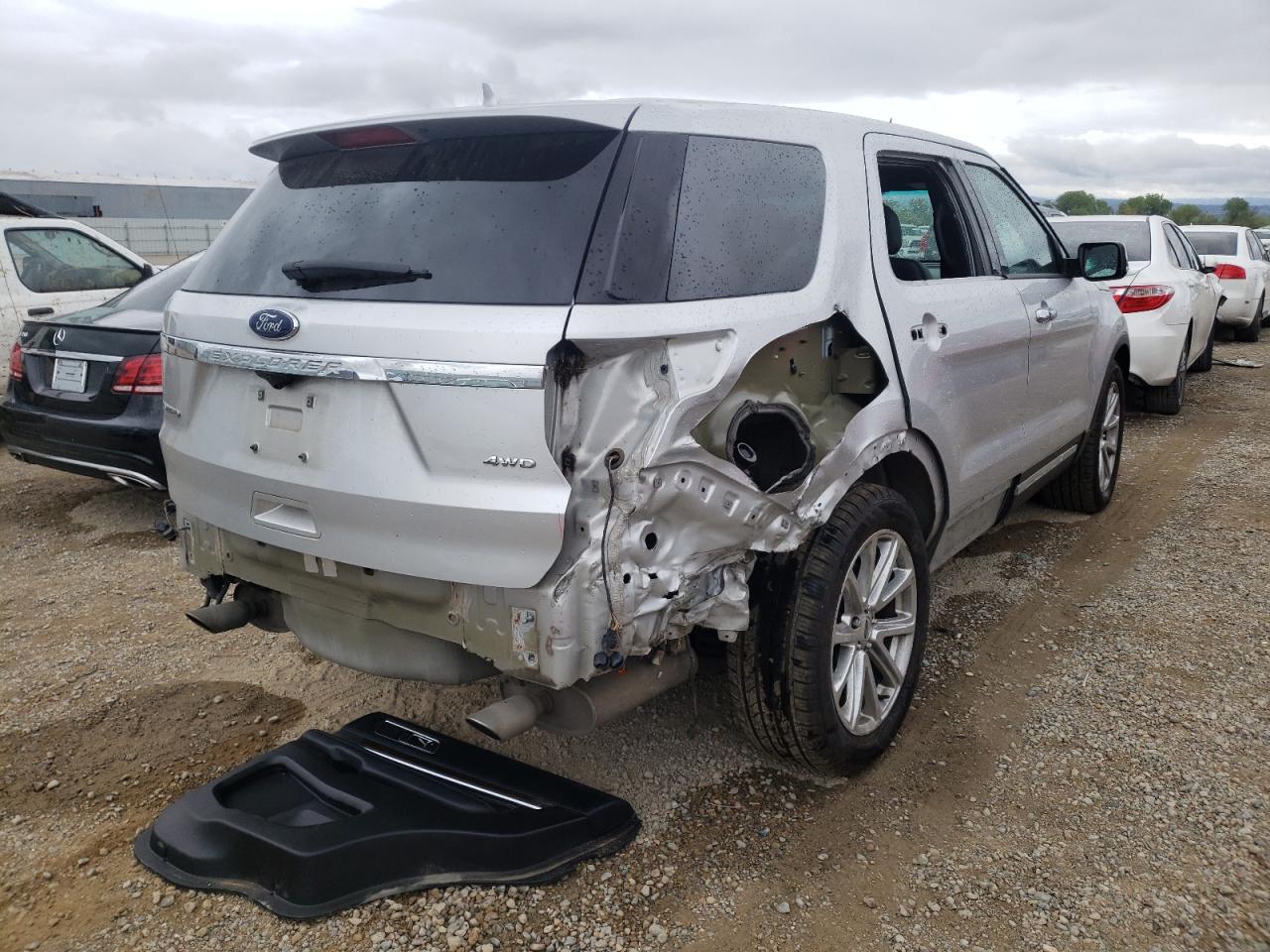 Photo 4 from auction – 2016 FORD EXPLORER L with VIN 1FM5K8F81GGA08522