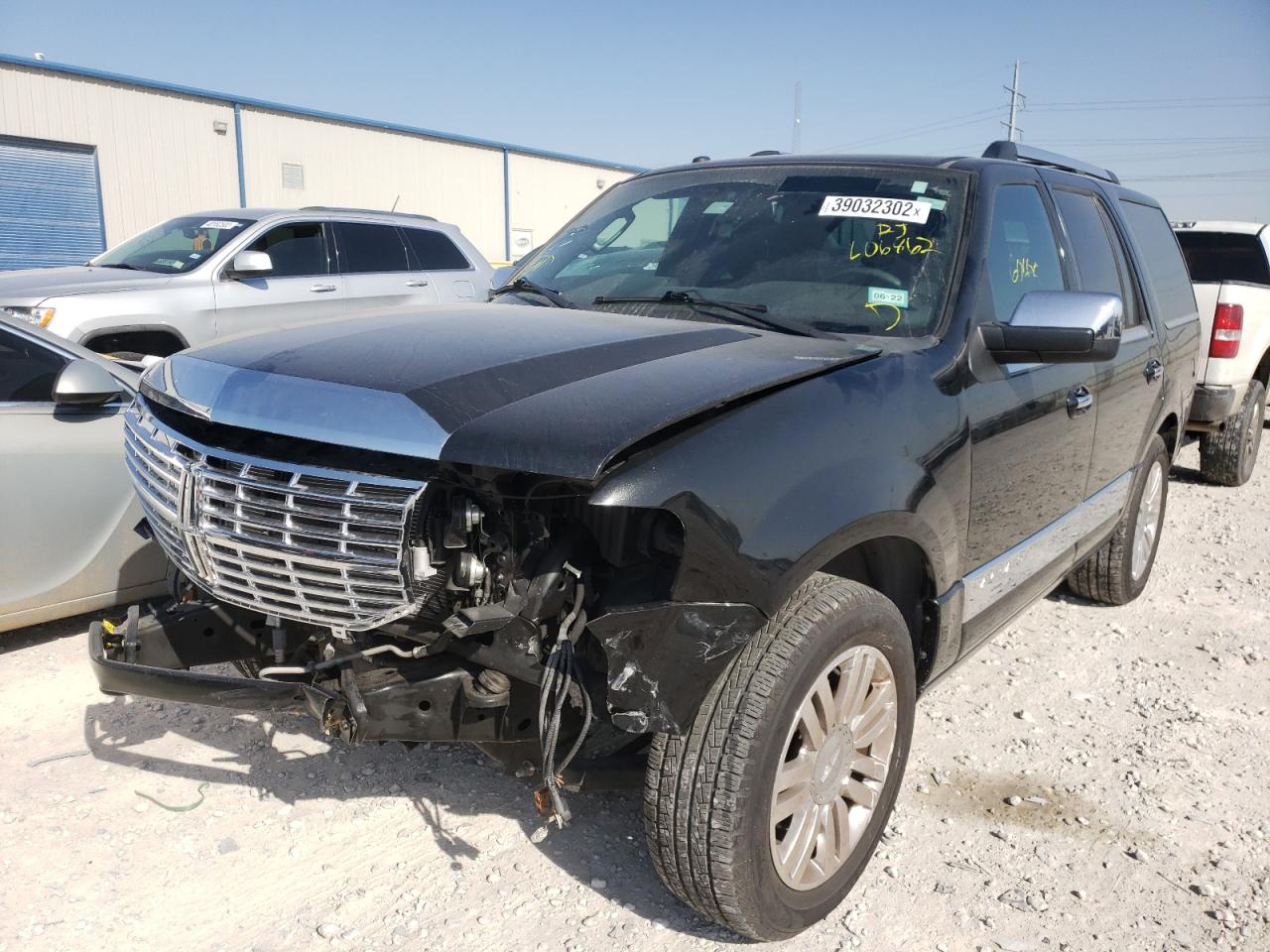 Photo 2 from auction – 2014 LINCOLN NAVIGATOR with VIN 5LMJJ2H54EEL06862