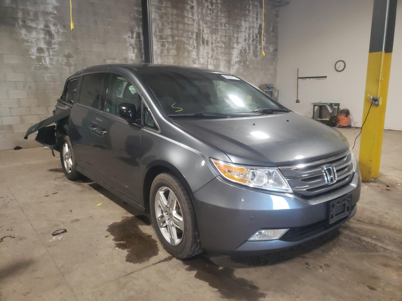 Photo 1 from auction – 2011 HONDA ODYSSEY TO with VIN 5FNRL5H92BB002979