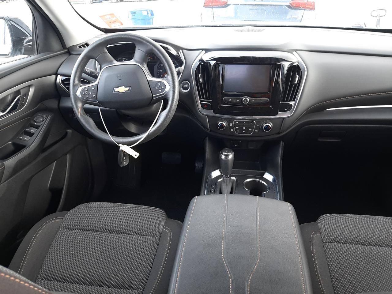Photo 9 from auction – 2018 CHEVROLET TRAVERSE L with VIN 1GNERFKW6JJ259157