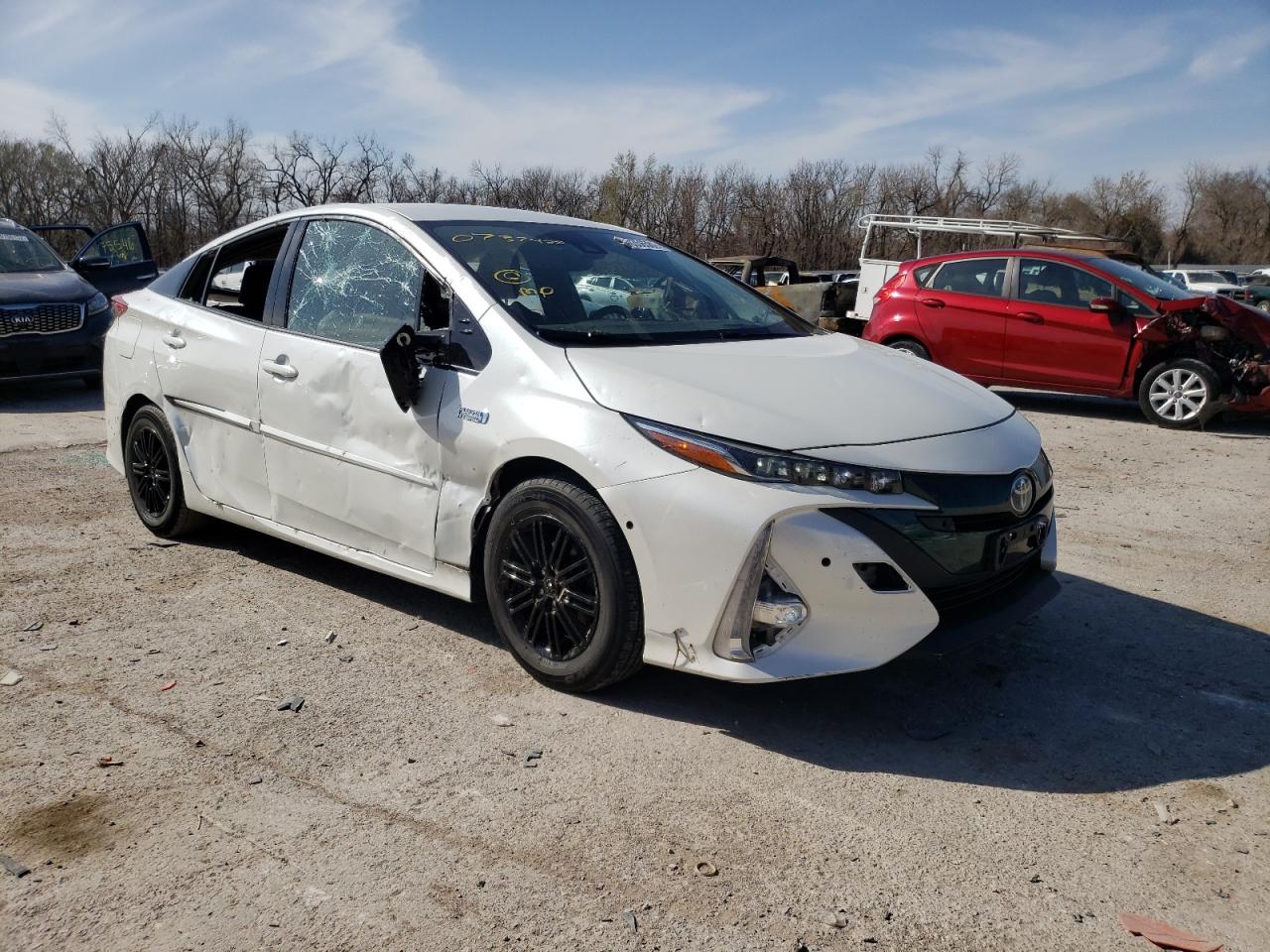 TOYOTA PRIUS PRIM 2017 with VIN JTDKARFPXH3037422 - Photo from auction
