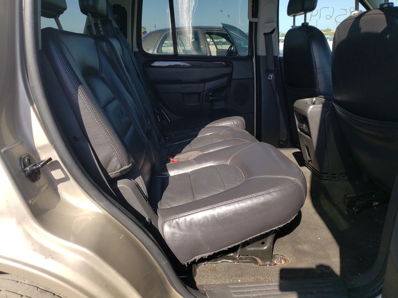 Photo 6 from auction – 2005 FORD EXPLORER L with VIN 1FMDU75W65UB49813