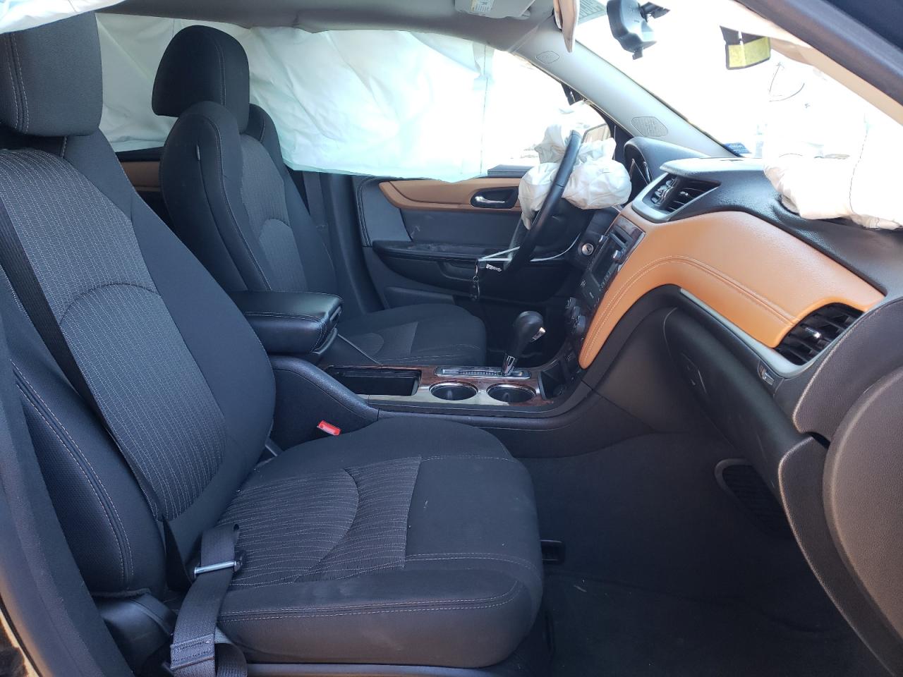 Photo 5 from auction – 2014 CHEVROLET TRAVERSE L with VIN 1GNKRGKD8EJ136991