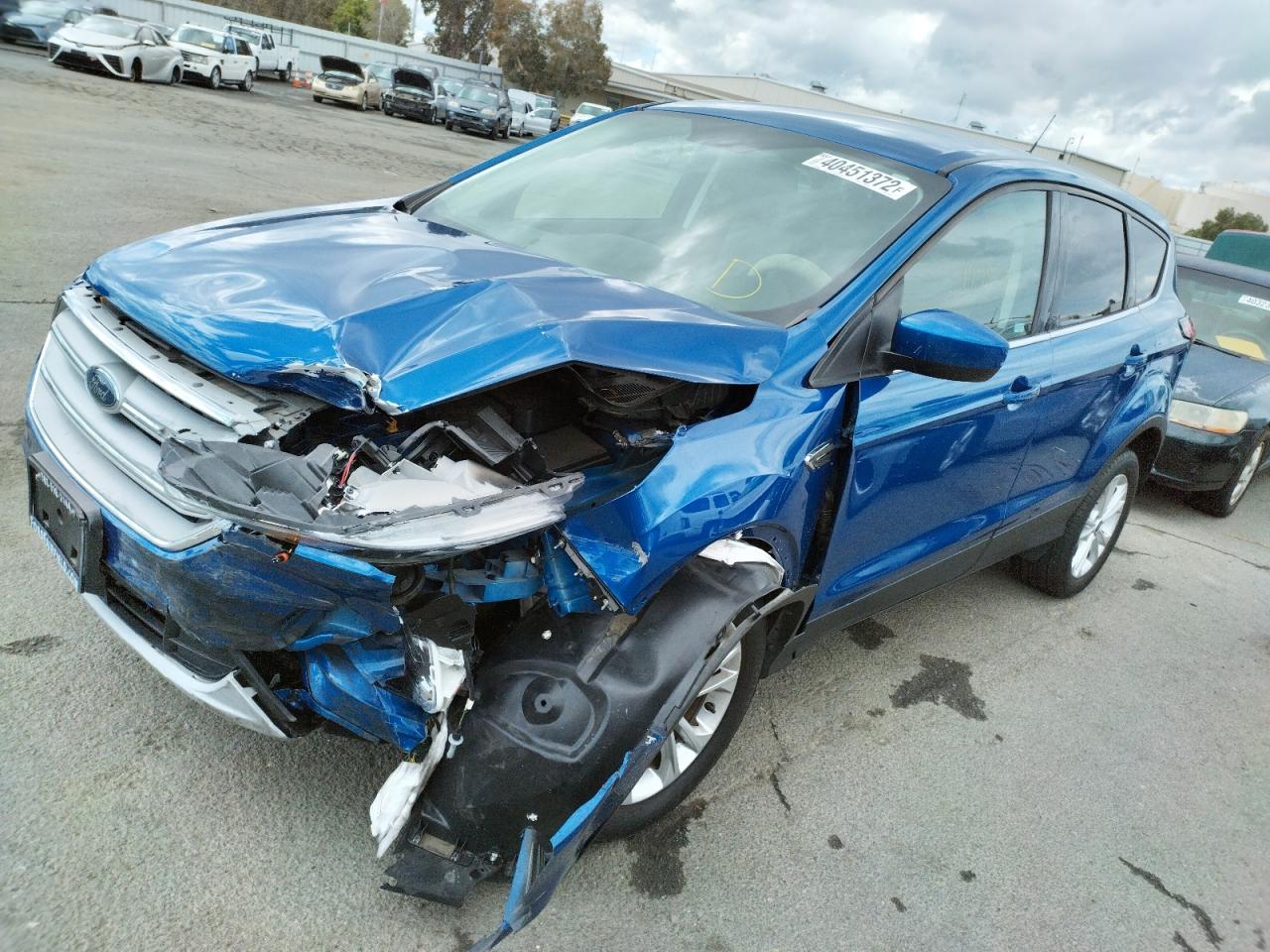 Photo 2 from auction – 2019 FORD ESCAPE SE with VIN 1FMCU9GD1KUB63178