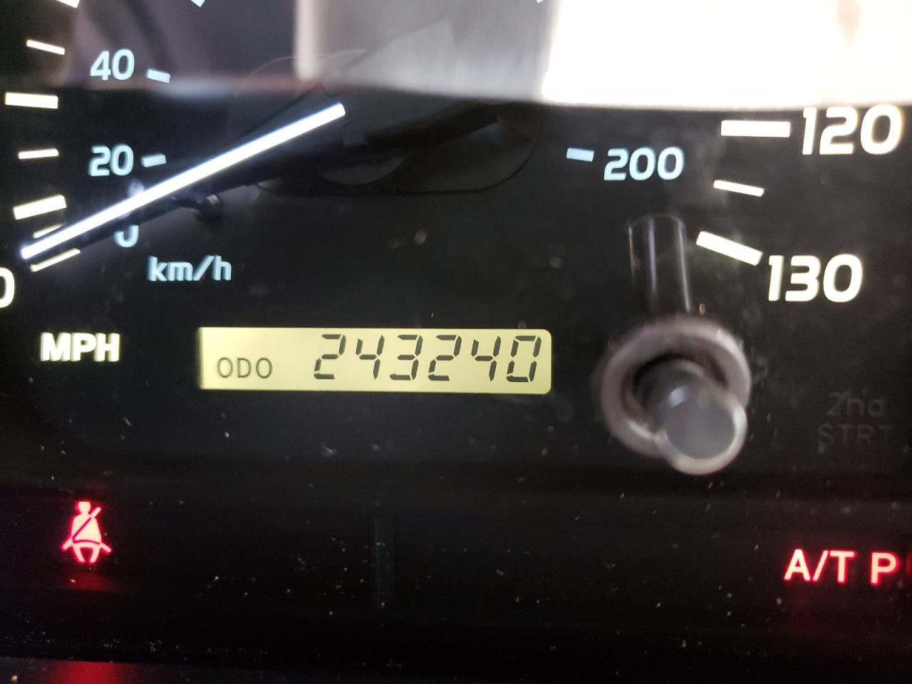 Photo 8 from auction – 2001 LEXUS LX 470 with VIN JTJHT00W213511091