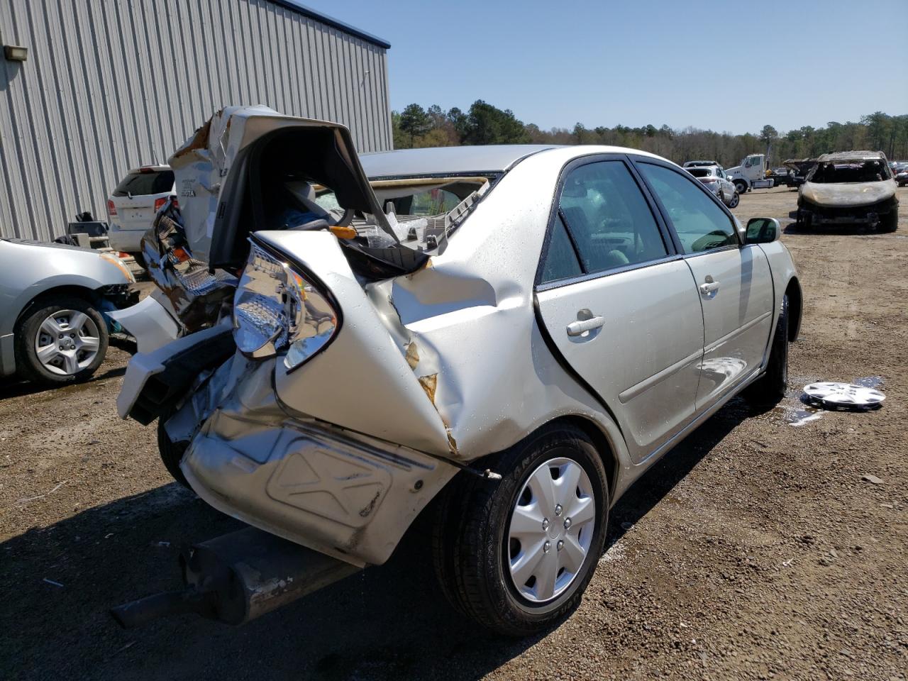 Photo 4 from auction – 2004 TOYOTA CAMRY LE with VIN 4T1BE32K34U905384