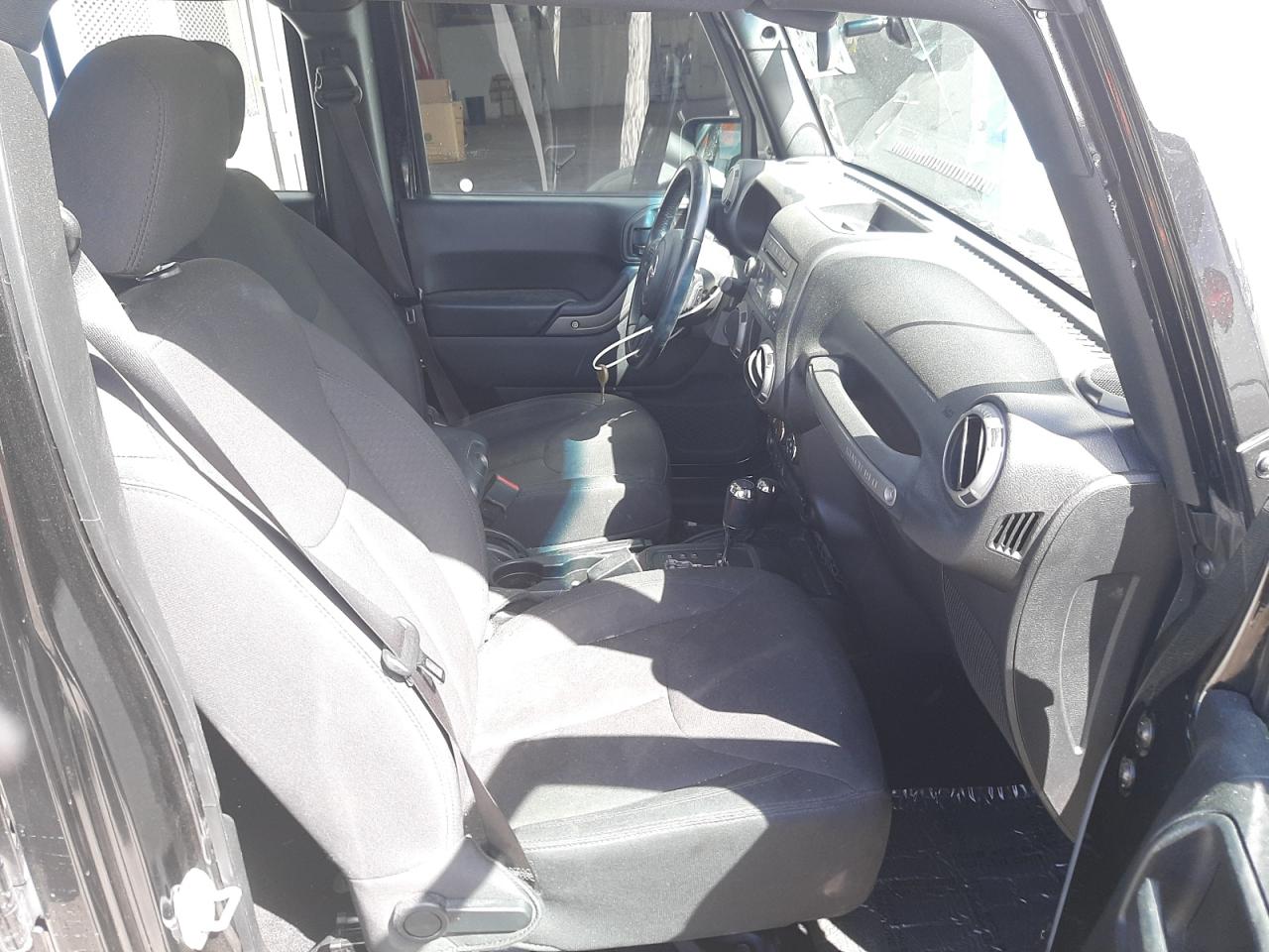 Photo 5 from auction – 2017 JEEP WRANGLER U with VIN 1C4BJWDG8HL560004