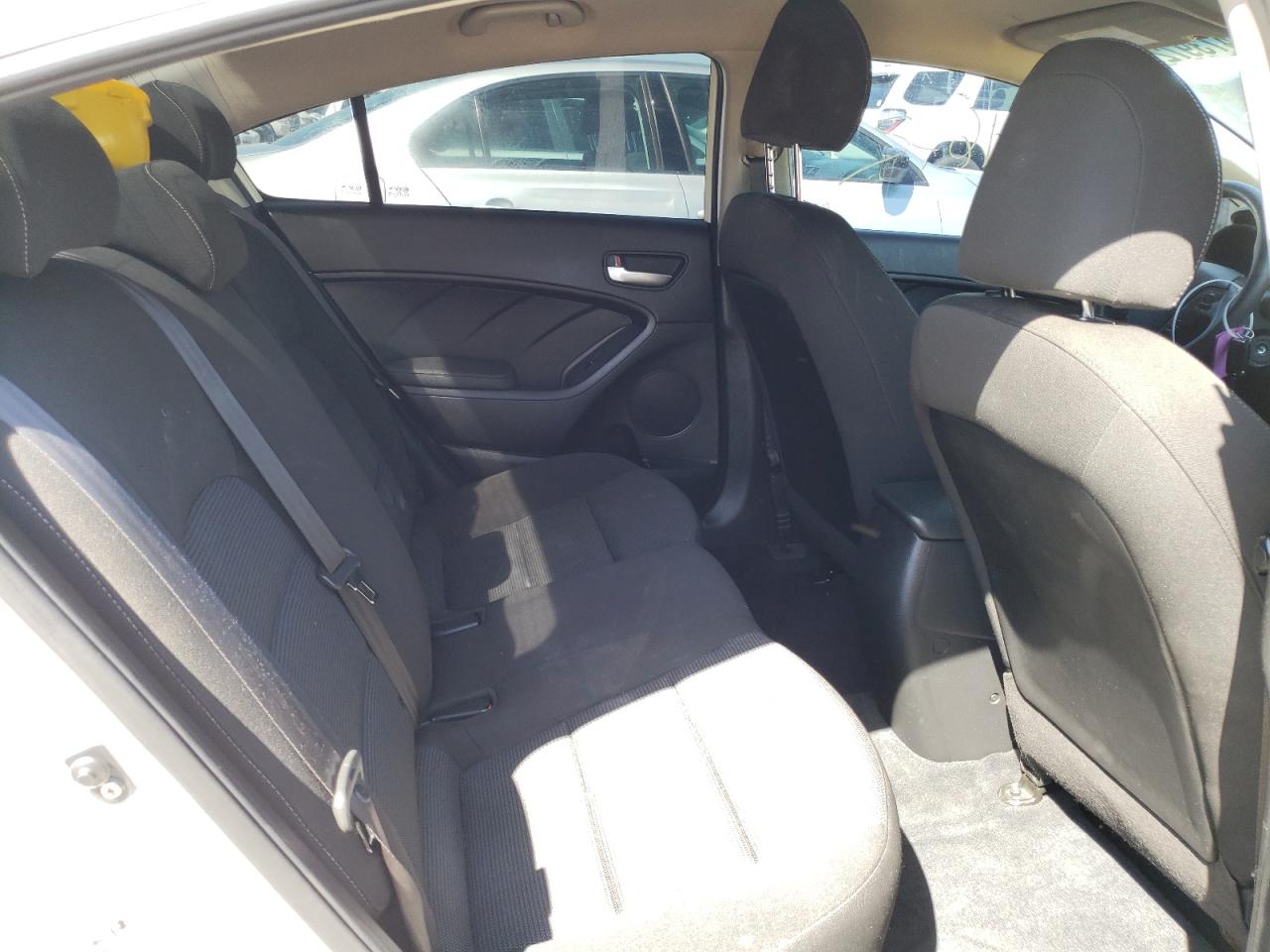 Photo 6 from auction – 2017 KIA FORTE LX with VIN 3KPFK4A73HE122815