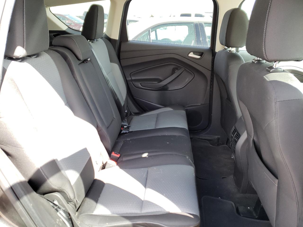 Photo 6 from auction – 2017 FORD ESCAPE SE with VIN 1FMCU9GD5HUB30516