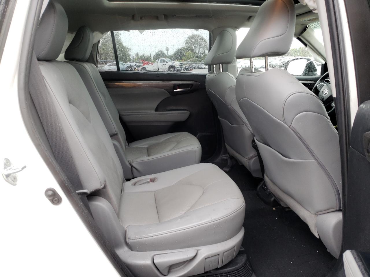 Photo 6 from auction – 2021 TOYOTA HIGHLANDER with VIN 5TDEBRCH9MS014763
