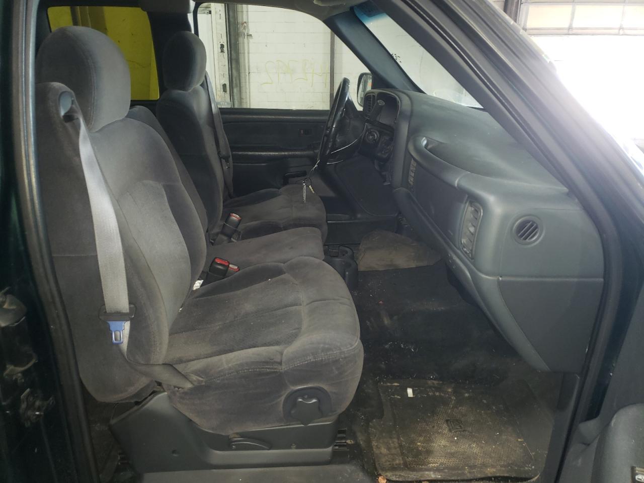 Photo 5 from auction – 2001 CHEVROLET SILVERADO with VIN 2GCEC19T611223004