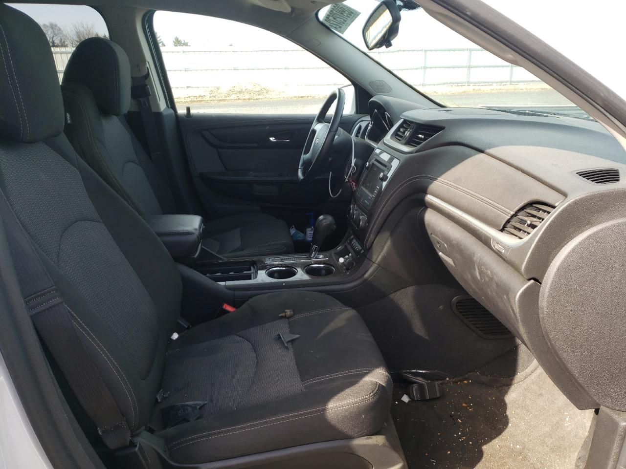 Photo 5 from auction – 2017 CHEVROLET TRAVERSE L with VIN 1GNKVGKD8HJ116949