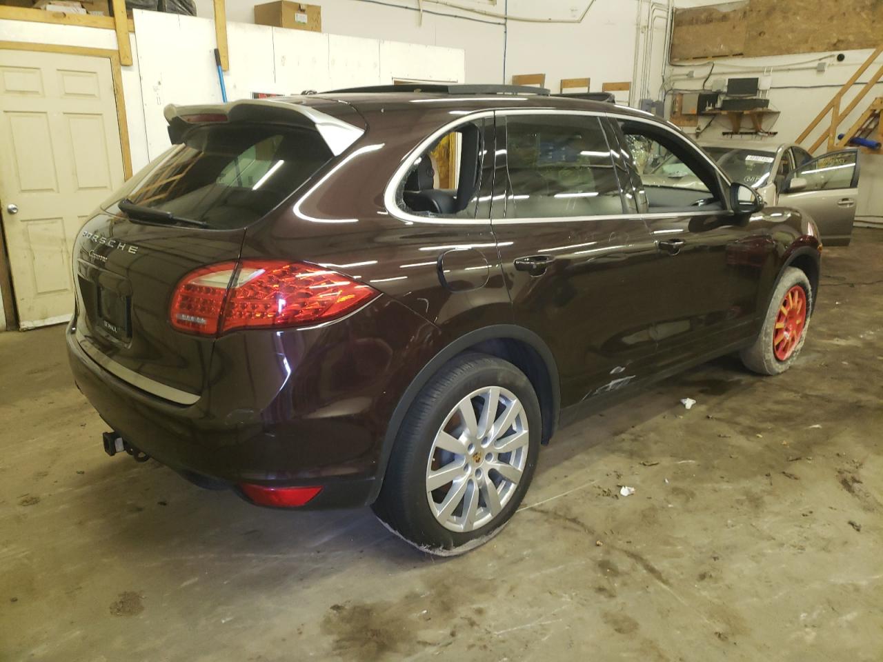 Photo 4 from auction – 2014 PORSCHE CAYENNE with VIN WP1AA2A22ELA94707