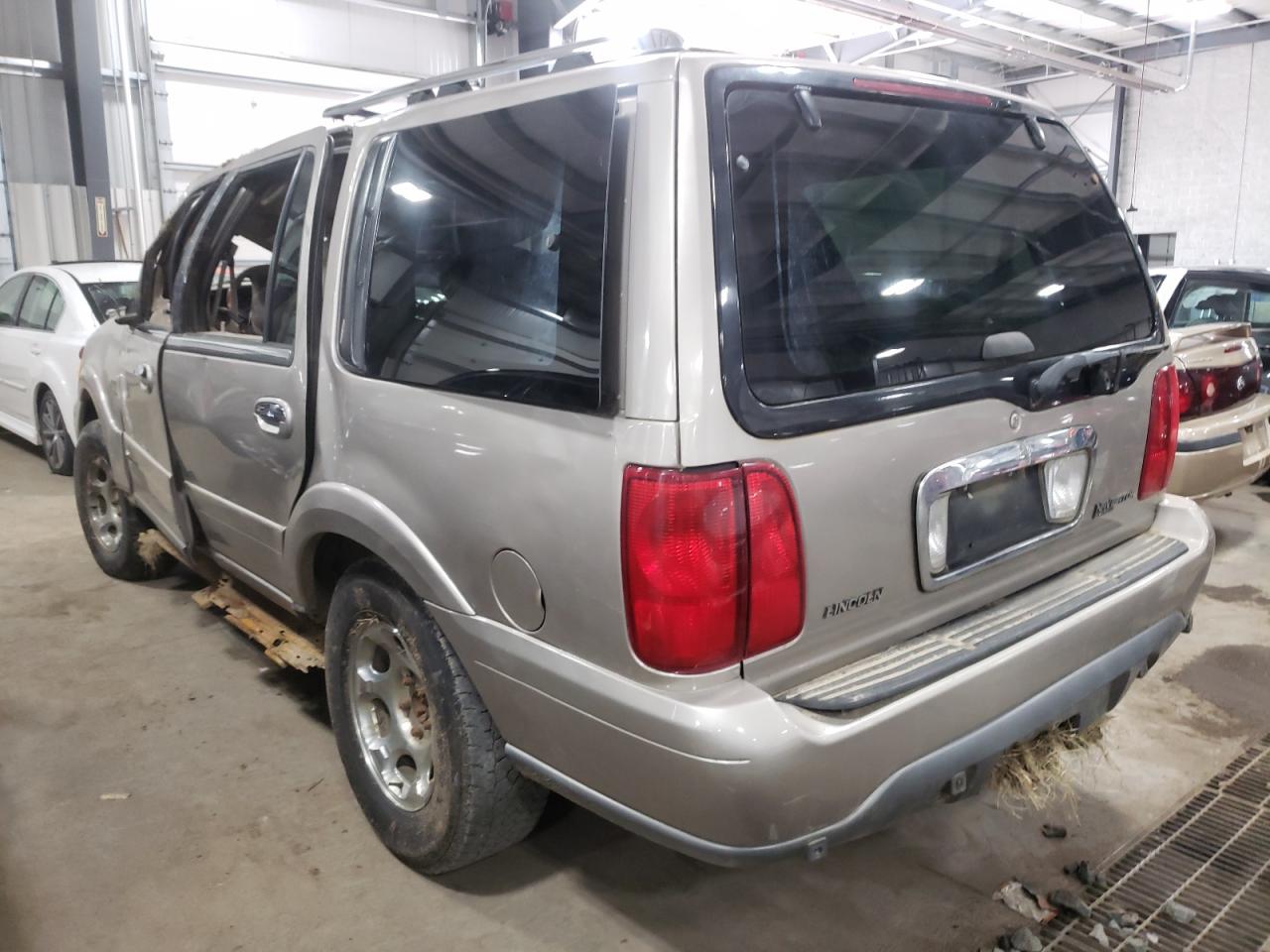 Photo 3 from auction – 2000 LINCOLN NAVIGATOR with VIN 5LMFU28A6YLJ35994