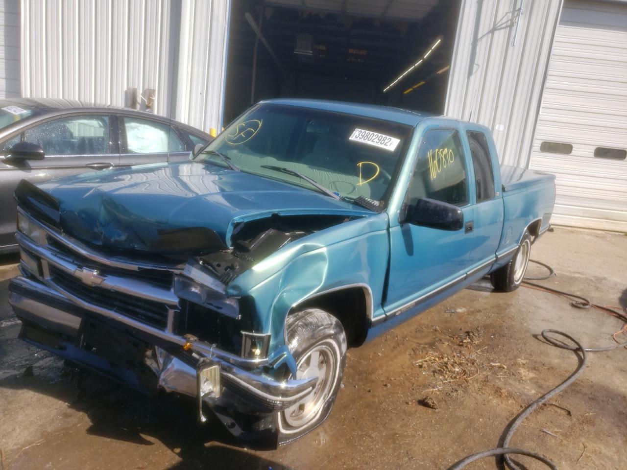 Photo 2 from auction – 1997 CHEVROLET GMT-400 C1 with VIN 2GCEC19R4V1150418