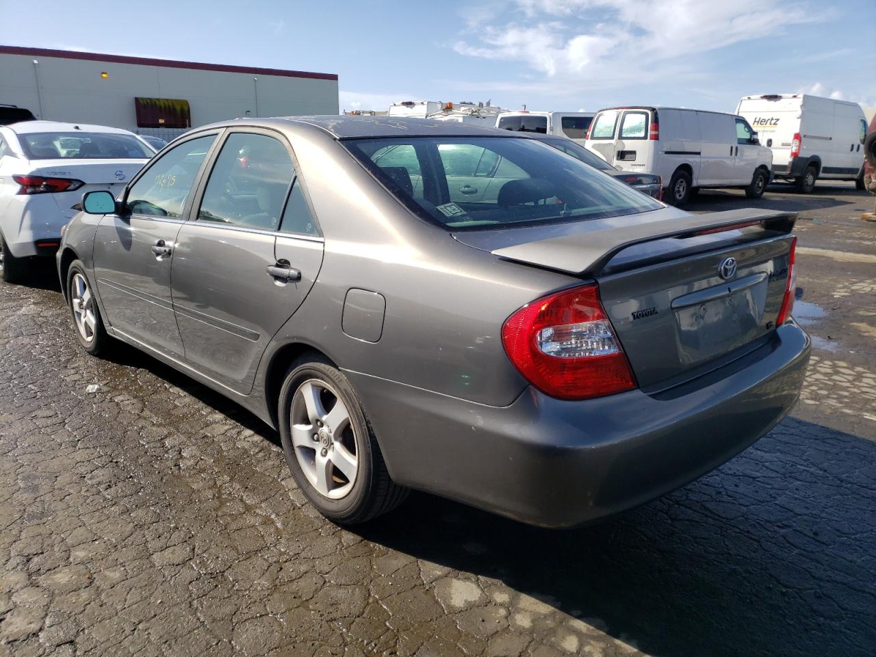 Photo 3 from auction – 2002 TOYOTA CAMRY LE with VIN JTDBF32K020064212