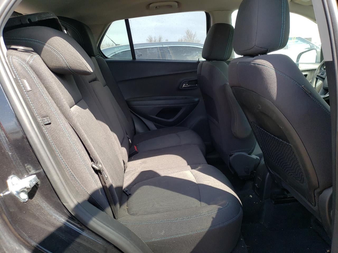 Photo 6 from auction – 2015 CHEVROLET TRAX 1LT with VIN 3GNCJLSB1FL254622