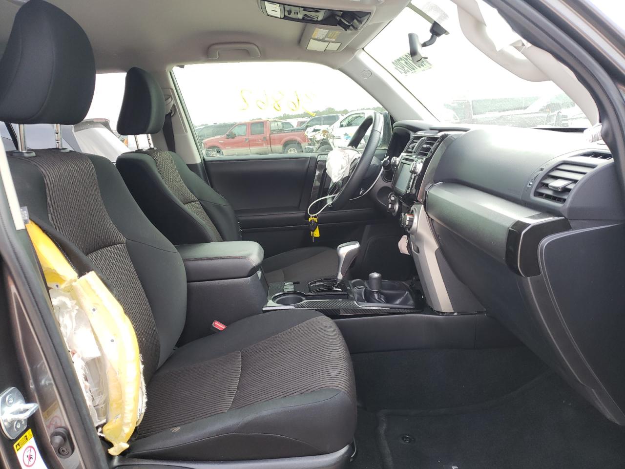 Photo 5 from auction – 2019 TOYOTA 4RUNNER SR with VIN JTEBU5JR1K5652263