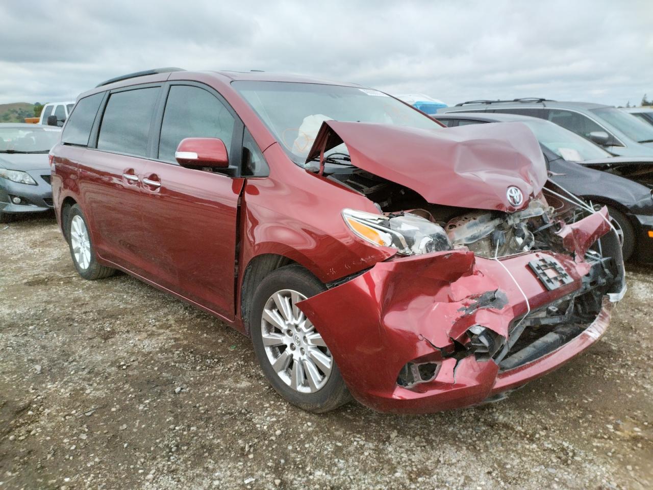 Photo 1 from auction – 2015 TOYOTA SIENNA XLE with VIN 5TDYK3DC6FS537853