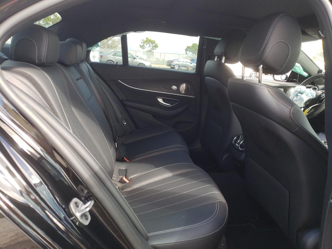 Photo 6 from auction – 2019 MERCEDES-BENZ E 300 with VIN WDDZF4JB4KA608684