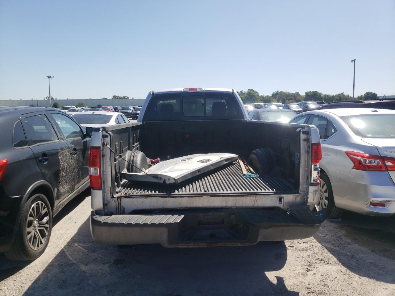 Foto 6 de la subasta – 2005 FORD F150 con VIN 1FTRF12205NB49271