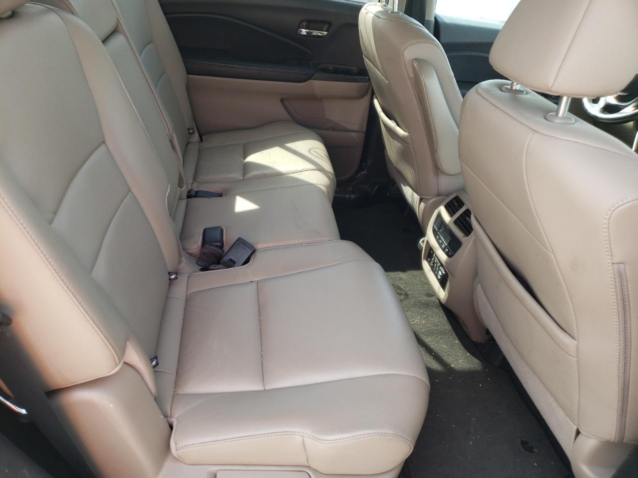 Photo 6 from auction – 2016 HONDA PILOT EXL with VIN 5FNYF6H85GB008427