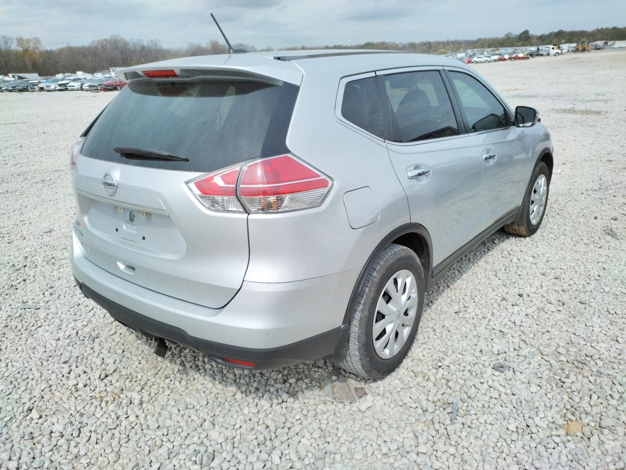 Photo 4 from auction – 2015 NISSAN ROGUE S with VIN 5N1AT2ML7FC830649