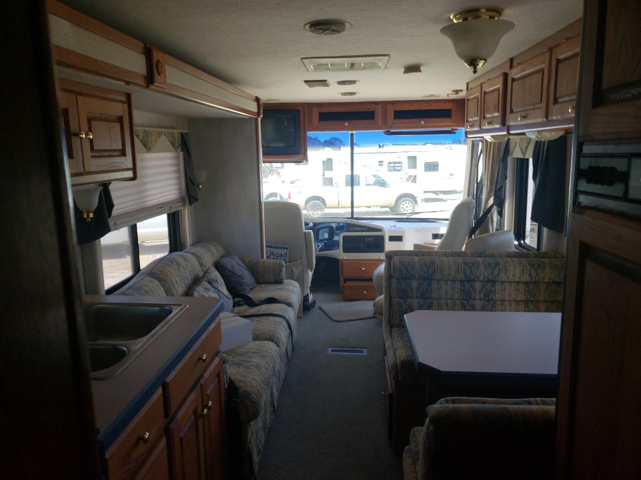 Photo 5 from auction – 2000 HOLI AMBASSADOR with VIN 1RF120315Y2011314