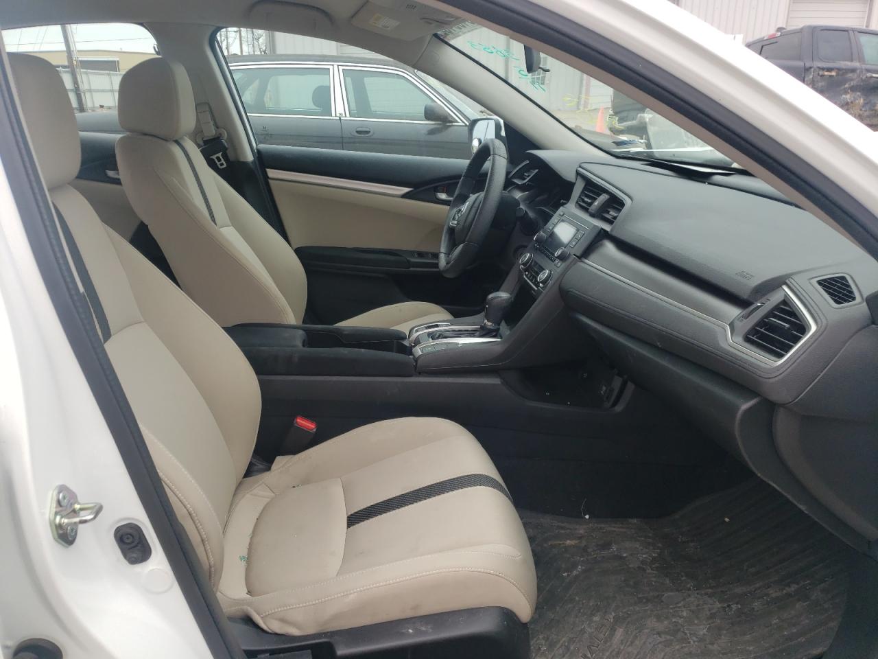 Photo 5 from auction – 2016 HONDA CIVIC LX with VIN 19XFC2F57GE025883