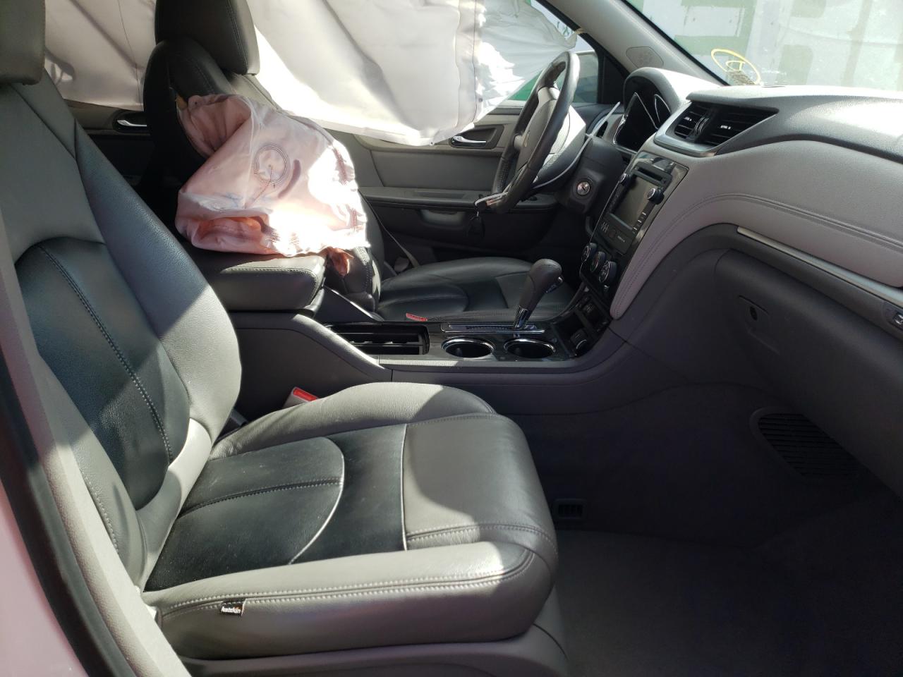 Photo 5 from auction – 2015 CHEVROLET TRAVERSE L with VIN 1GNKVGKD3FJ145823